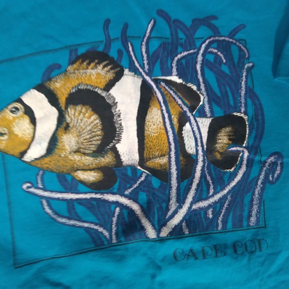 Vintage 90s Clownfish Cape Cod Ocean Fish Illustration T-Shirt